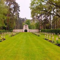 Brookwood Military Cemetery French Soldiers Plot Graves.May 2014., Басингсток