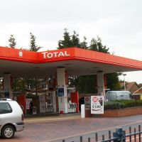 Knaphill - record petrol prices, Басингсток