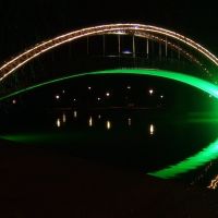 Suspension bridge at night, Бедворт