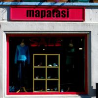 Bristol - a clothes store that Aussies would understand..., Бристоль
