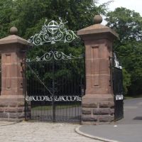 Main Gates To The Derby Park, Бутл