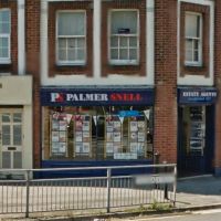 Property in the window display of Palmer Snell Lettings Poole Letting Agents, Ватерлоо