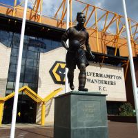 Statue commemorating Billy Wright, Molineux Stadium, Wolverhampton, Вулвергемптон