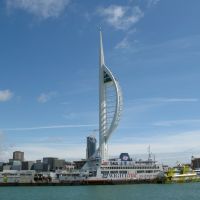 Portsmouth, Spinnaker tower by sea, Госпорт