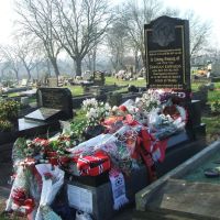 Duncan Edwards grave on the 50th anniversary, Дадли