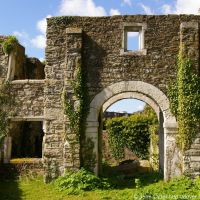 Ruins of Motes Bulwark Gatehouse, the White Cliffs below Dover Castle, Kent, UK, Дувр