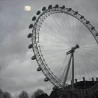 UFO over London, Лондон
