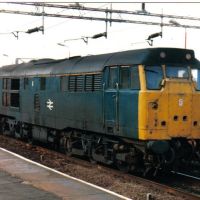 Class 31 Diesel Locomotive Photo, passes through Northampton, England in the 1980s, Нортгемптон