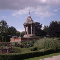 the Arboretum Chinese Bell Tower, Ноттингем