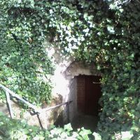 Entrance to The Barons Cave, Рейгейт