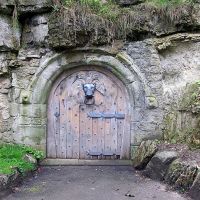Medieval Norman Arch and Studded Door in Mowbray Gardens, Сандерленд