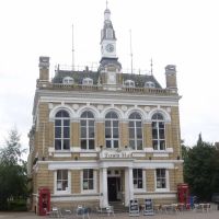 Staines Town Hall, Стайнс