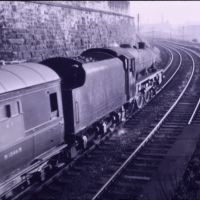 Manchester bound train exiting Bredbury Tunnel (1961), Стокпорт
