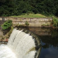 Weir on the River Tame at Reddish Vale, Stockport, Cheshire, Стокпорт