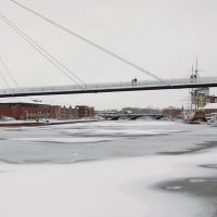 Millenium Bridge over a frozen River Tees., Стоктон