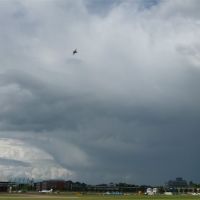 Jet heading into a big storm, Фарнборо
