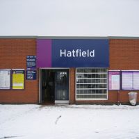 Hatfield railway station, Хатфилд