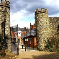Castle Gates, Хертфорд