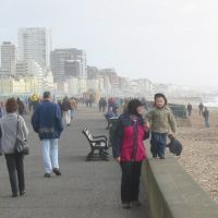 Brighton & Hove seafront promenade in winter, Хоув