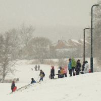 Sledging in a snow storm, Charltonbrook, Chapeltown/High Green, Sheffield S35, Чапелтаун