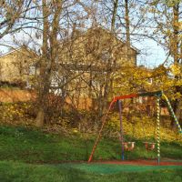 Childrens swings, Charlton Brook, High Green, Sheffield S35, Чапелтаун