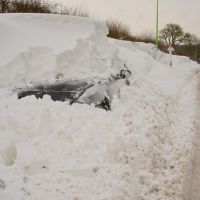 CAR STUCK IN THE SNOW, CHORLEY, LANCASHIRE, ENGLAND., Чорли