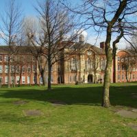 The University of Sheffield Sir Frederick Mappin Building from St. Georges grounds, Sheffield S1/S3, Шеффилд