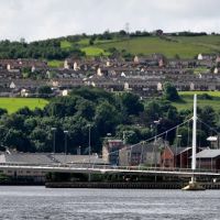Northern Ireland. Derry~Londonderry. The River Foyle and the Peace Bridge., Лондондерри