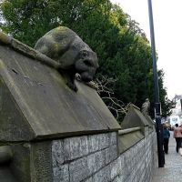Animais nas muralhas do castelo de Cardiff, Кардифф