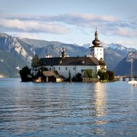 Schloss Orth and Traunsee before sunset, Гмунден