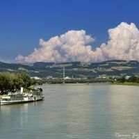 Rivers in Austria. Danube in Linz. View from the Nibelungen bridge, Линц