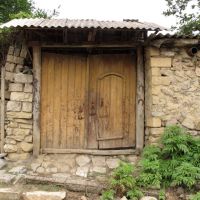 Ворота в деревне Тахасер, Гадрут
