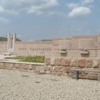 Деревня Храморт. Монумент павшим в борьбе за независимость НКР, Кази-Магомед