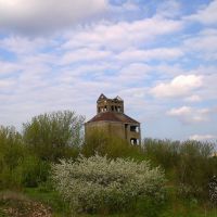 Заброшенное зернохранилище весной, Куйбышевский