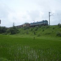 Train passing through Chikhle, Ашт