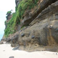 Vách đứng cấu tạo bằng đá phun trào núi lửa bazan ở đảo Lý Sơn, Кан-То