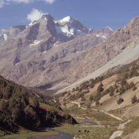 Sortie de la vallée de Chapdara, vue sur le pic dAdamtach (4700 m), Заамин