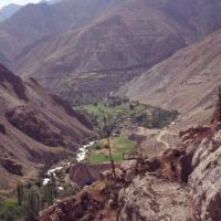 Route escarpée au-dessus de Pasrud, Заамин