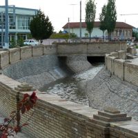 Tachkent : le canal Kalikase près de lInstitut Al Boukhari, Келес