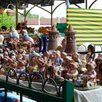Tachkent :  Bazar Tchorsou, figurines humoristiques ouzbèkes en argile, Келес