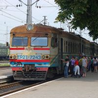 EMU-train ER2T-7243 on Volnovakha train station, Волноваха