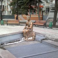 Статуя у фонтана 27.03.2012, Донецкая