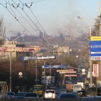 Вид на комбинат Ильича через проспект Металлургов, Мариуполь