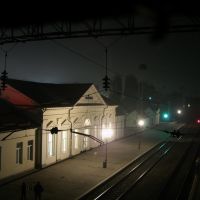 ЖД Вокзал ночью в лёгком тумане, Свалява