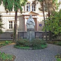 Памятник венгерскому поэту Габору Дойко, Ужгород