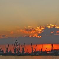Захід сонця над бердянським портом., Бердянск