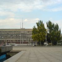 Вид на областную администрацию с пл. Фестивальной, Запорожье