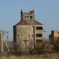 Заброшенное зернохранилище, Камыш-Заря