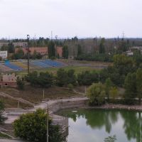 Вид на стадион и озеро с балкона 9-го этажа, Энергодар