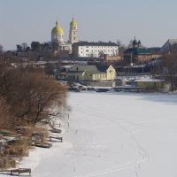 Река Рось подо льдом. На заднем плане - церковь Марии Магдалены 18 в., Белая Церковь